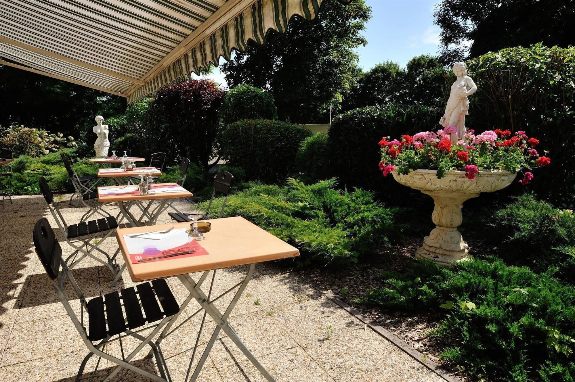 Brit Hotel Confort Nancy Lunéville Exterior foto